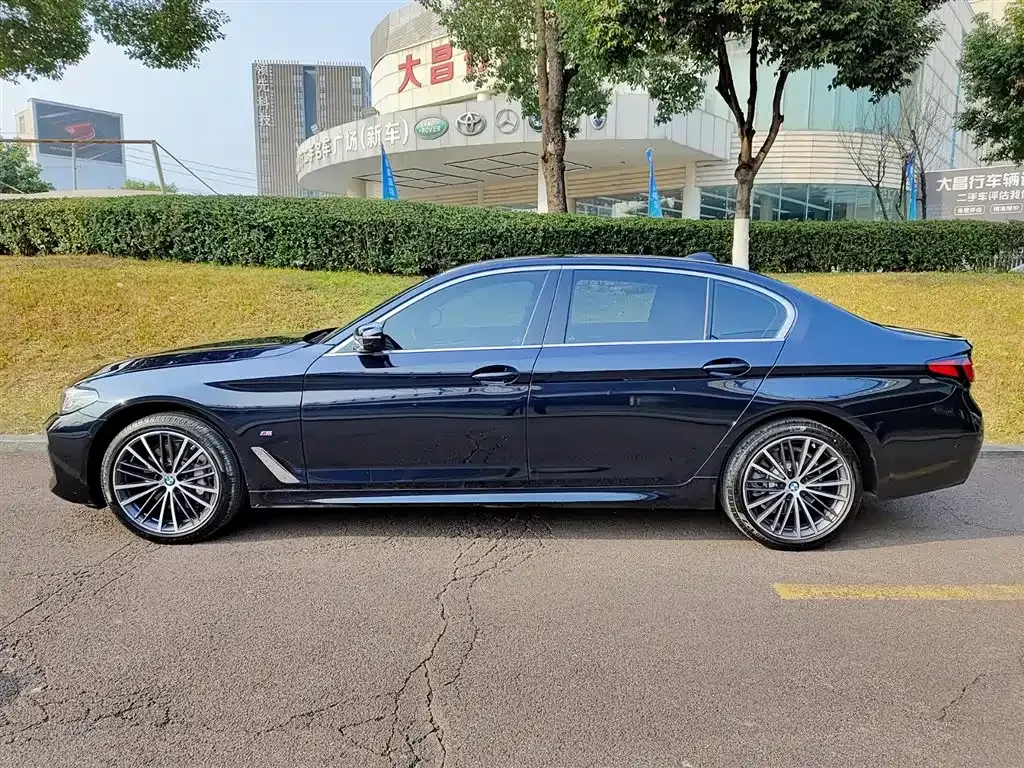 BMW 5 Series — фото 10