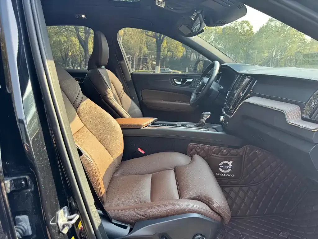 Volvo XC60 2021 из CN, фото 7