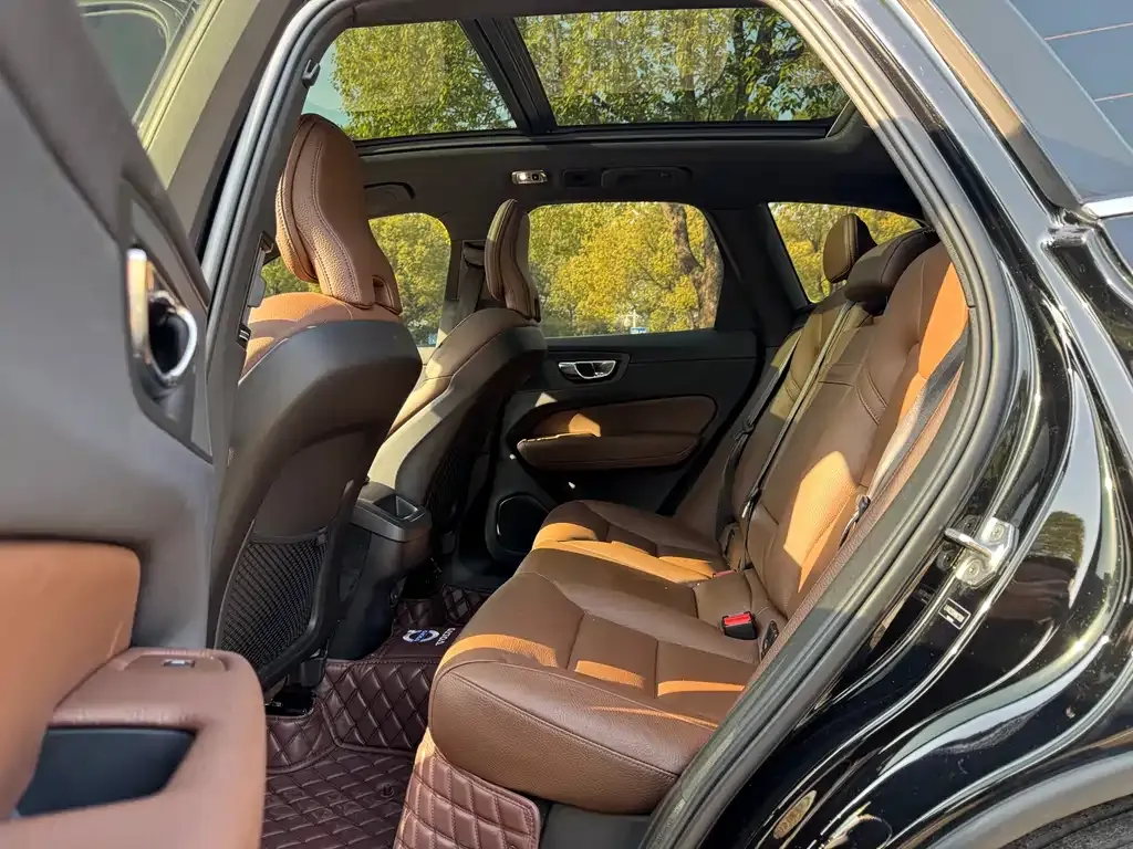 Volvo XC60 2021 из CN, фото 5