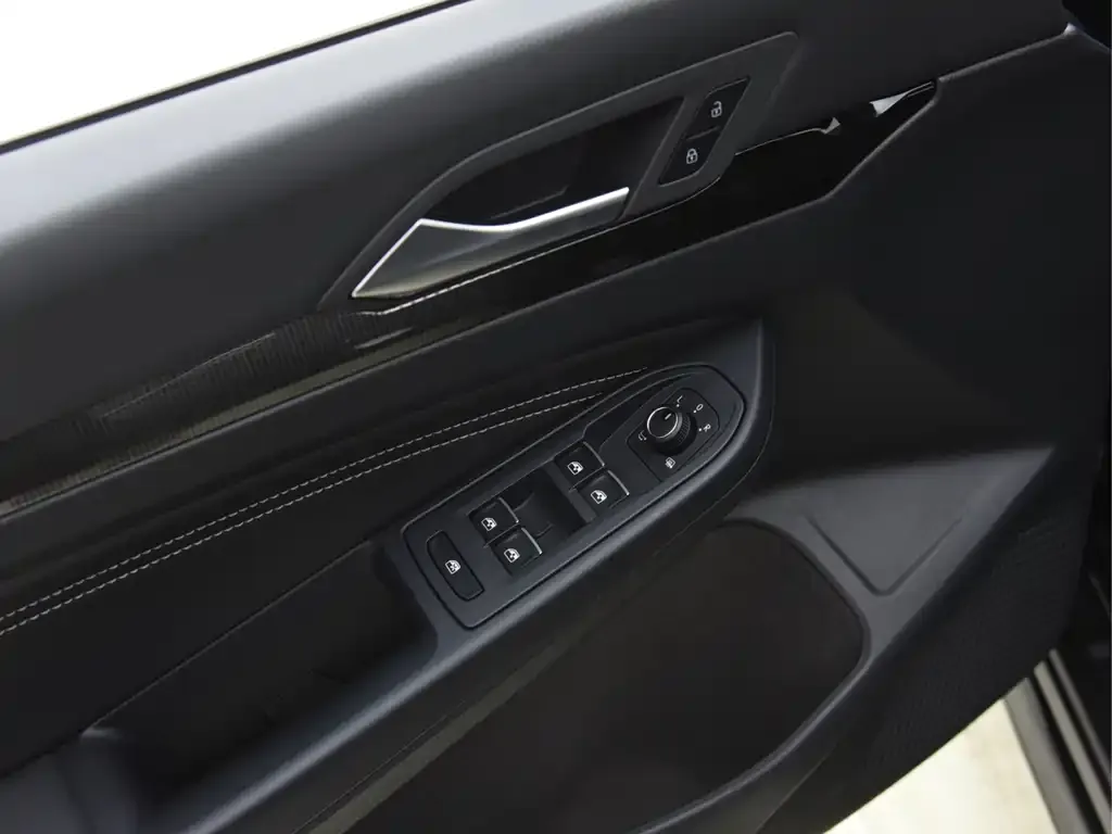 Volkswagen Golf 2021 из CN, фото 10