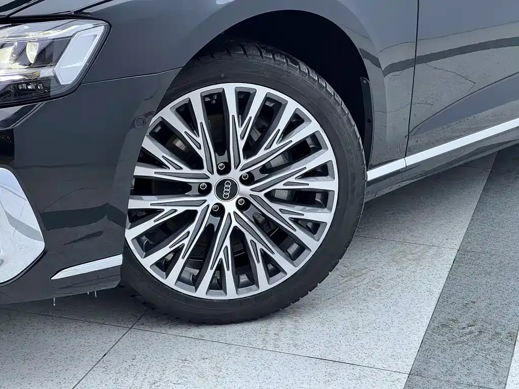 Audi A8 2023 из CN, фото 9