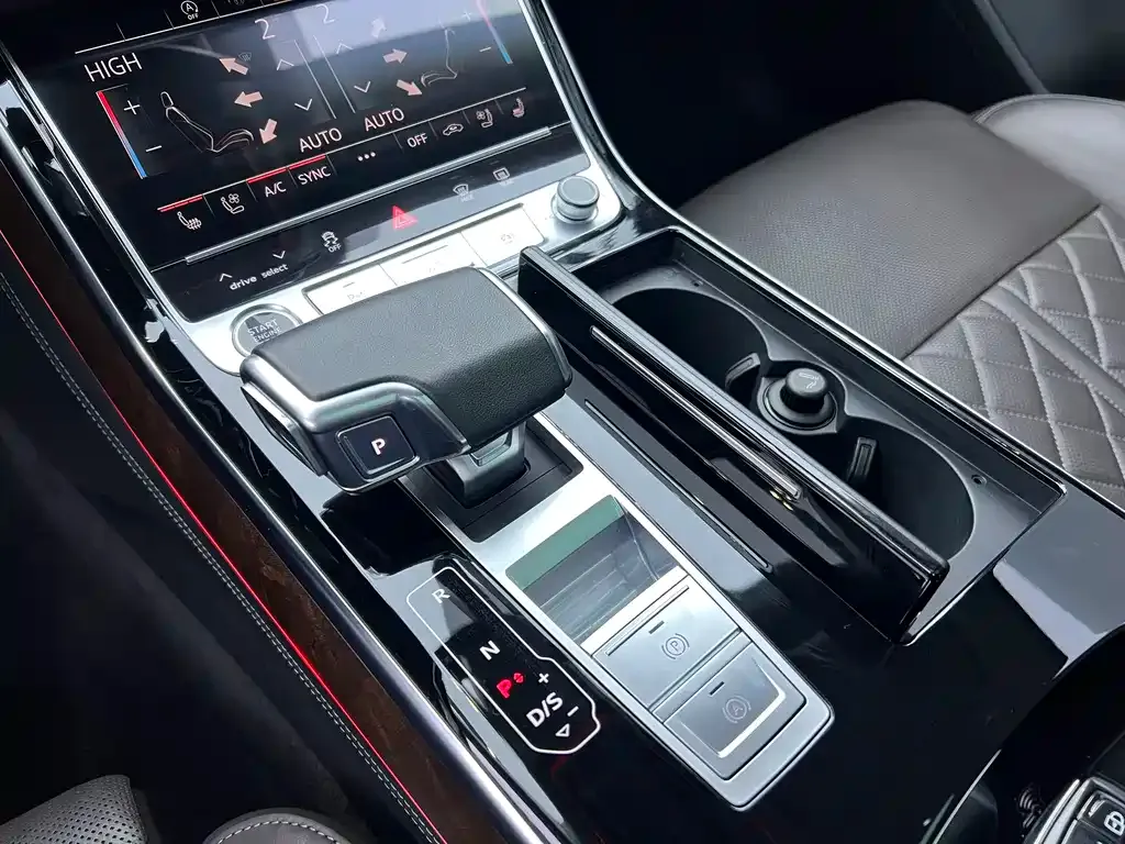 Audi A8 2023 из CN, фото 7