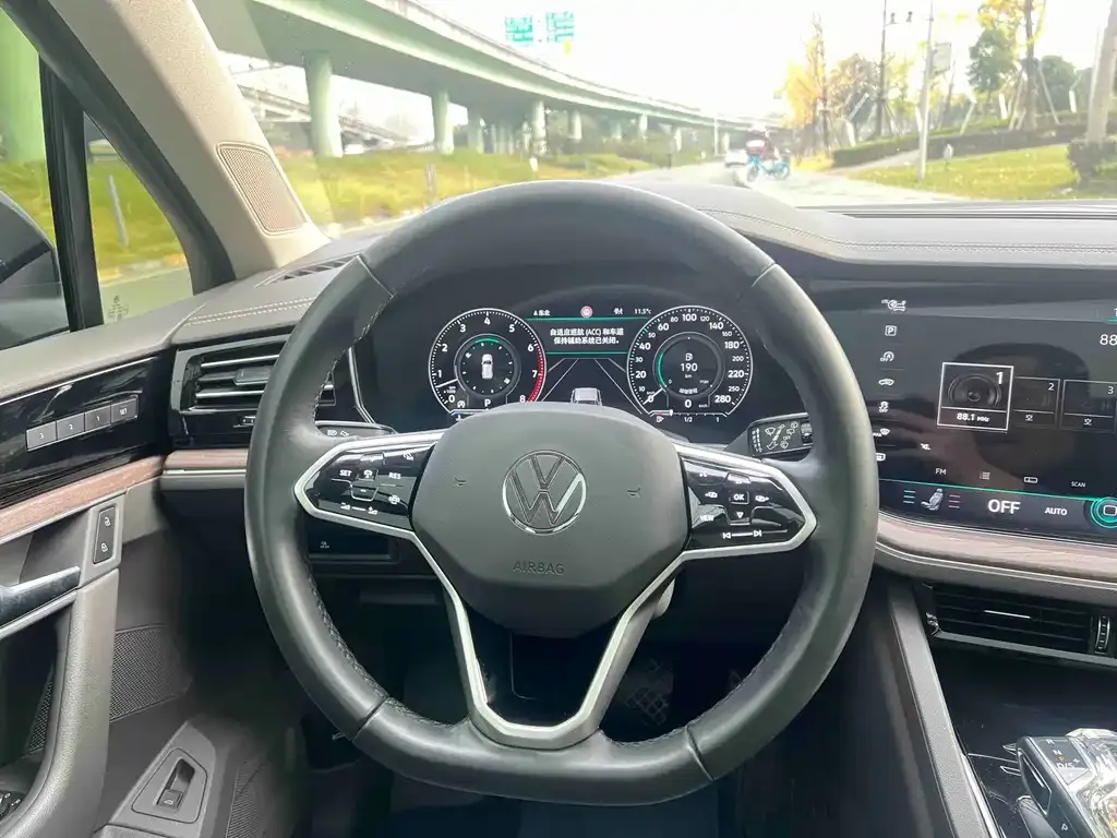 Volkswagen Touareg 2023 из CN, фото 7