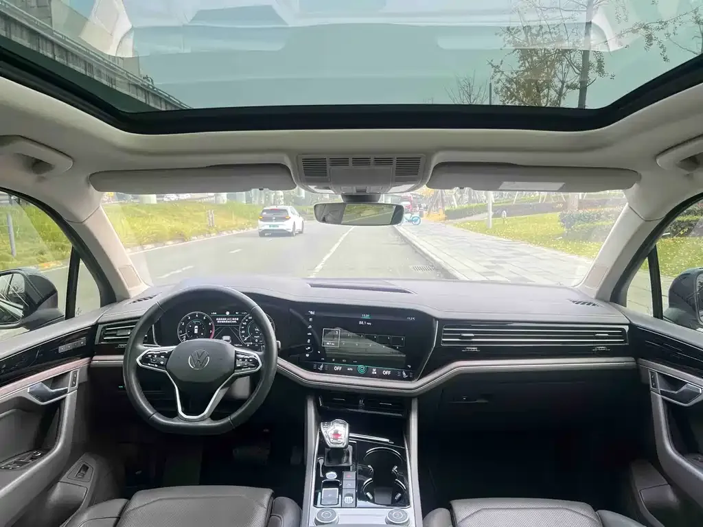 Volkswagen Touareg 2023 из CN, фото 3