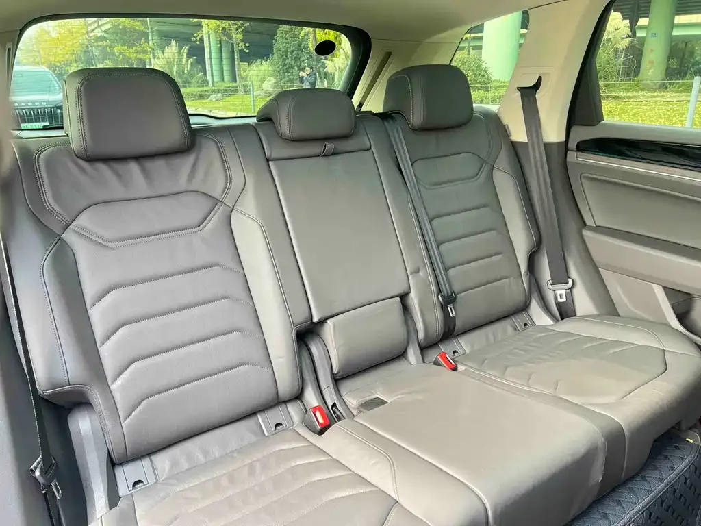Volkswagen Touareg 2023 из CN, фото 2