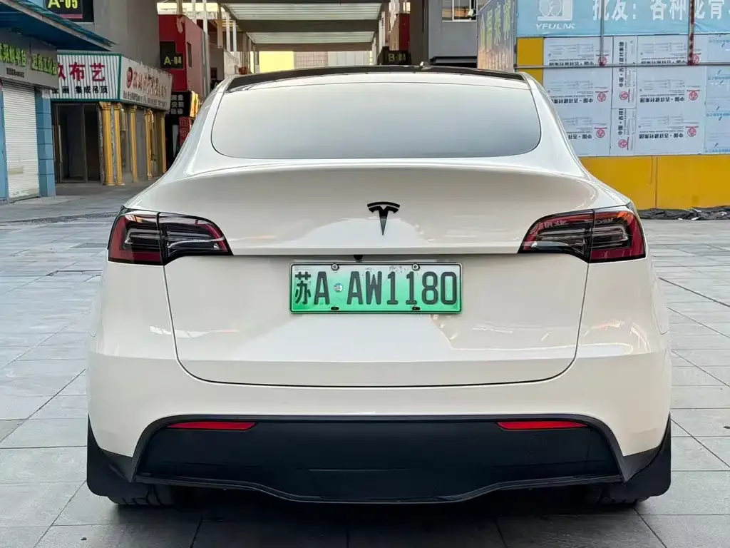 Tesla Model Y — фото 7