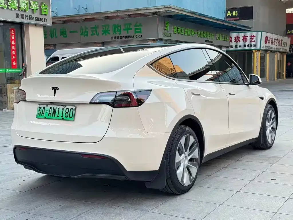 Tesla Model Y — фото 6
