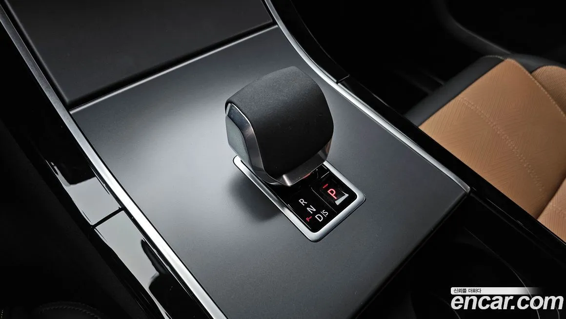 Land Rover Range Rover Velar 2025 из KR, фото 2