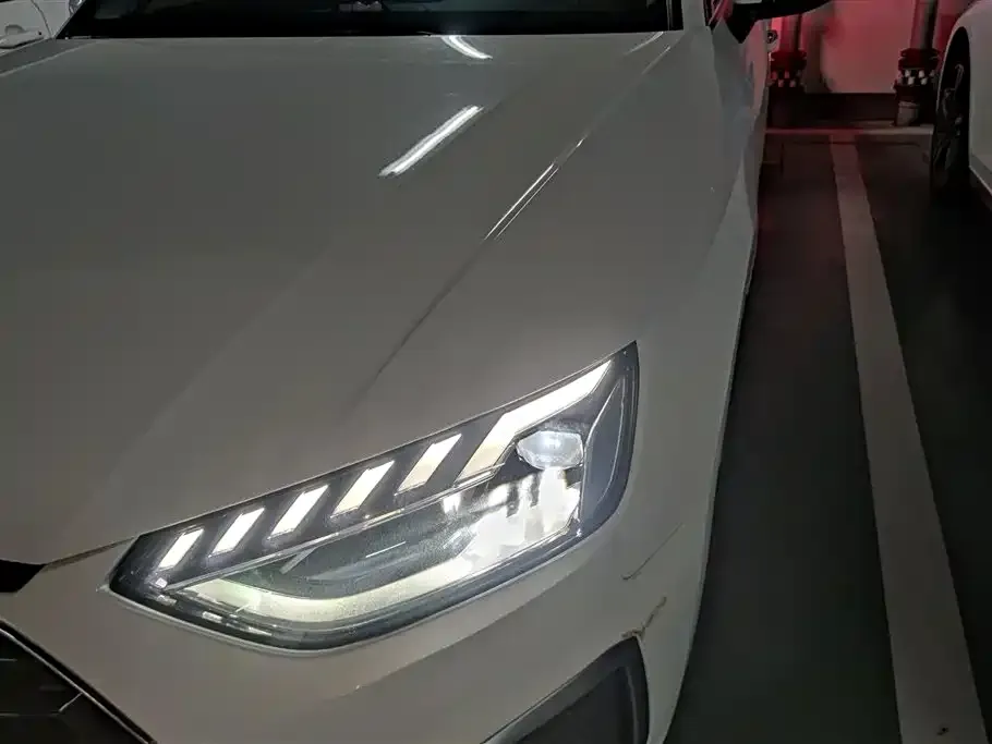 Audi A4L 2021 из CN, фото 5