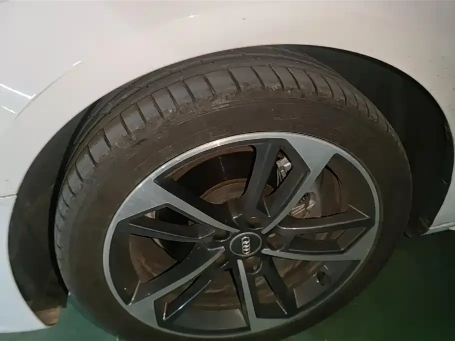 Audi A4L 2021 из CN, фото 3