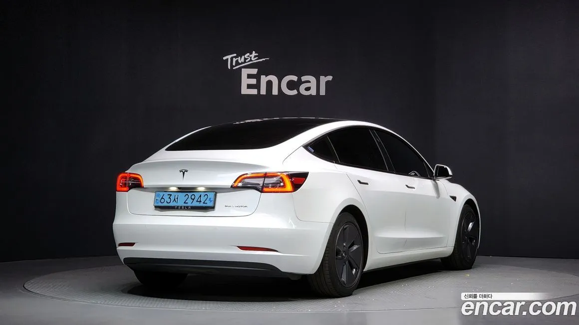 Tesla Model 3 — фото 3