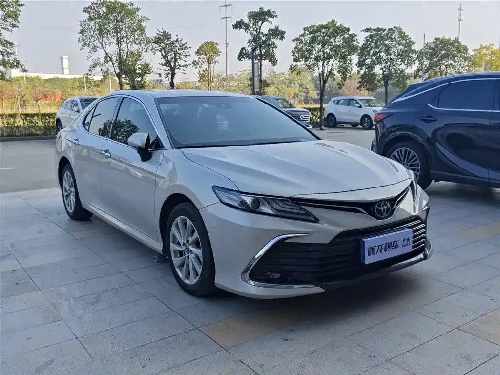 Toyota Camry — фото 3