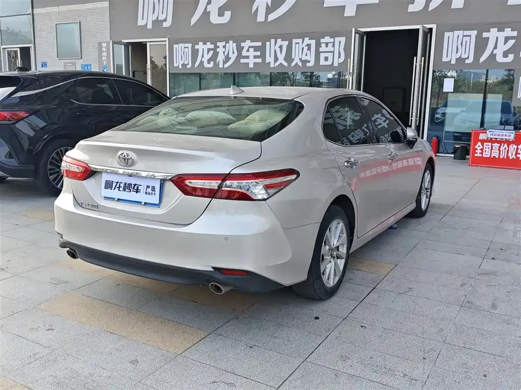 Toyota Camry — фото 4