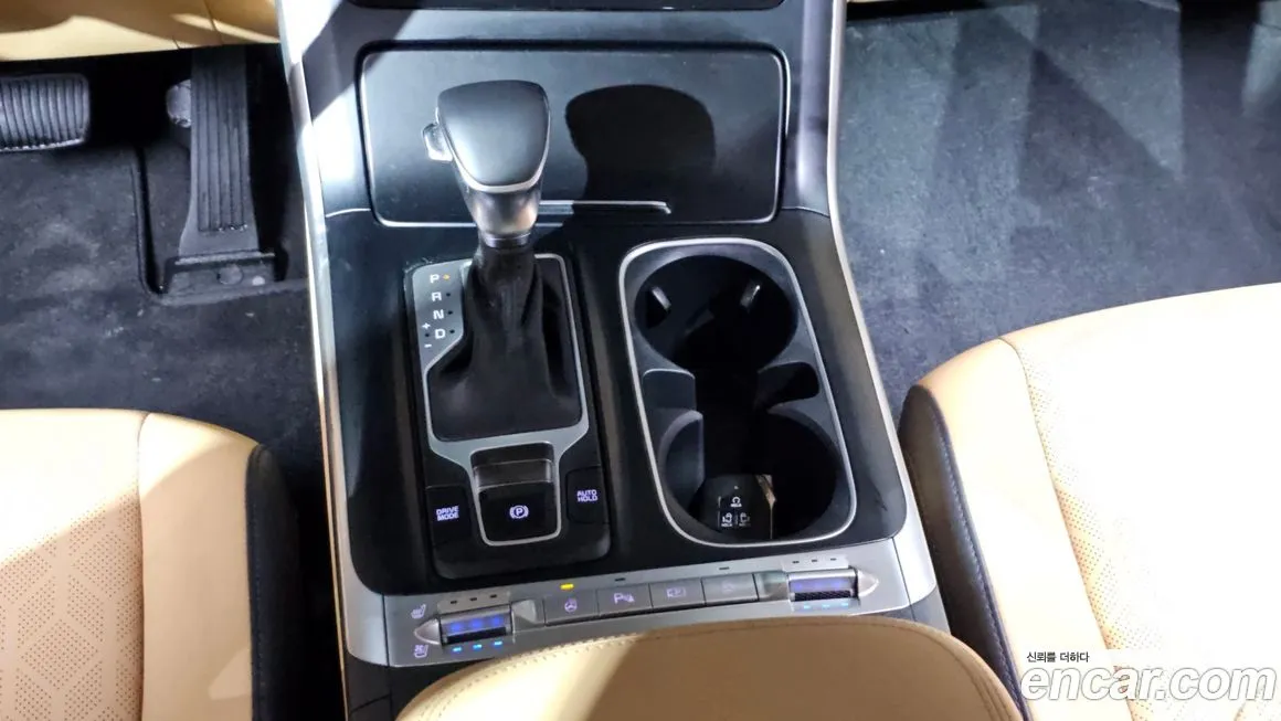 Kia Carnival — фото 10