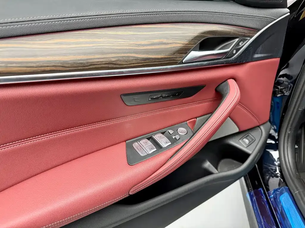 BMW 5 Series — фото 10