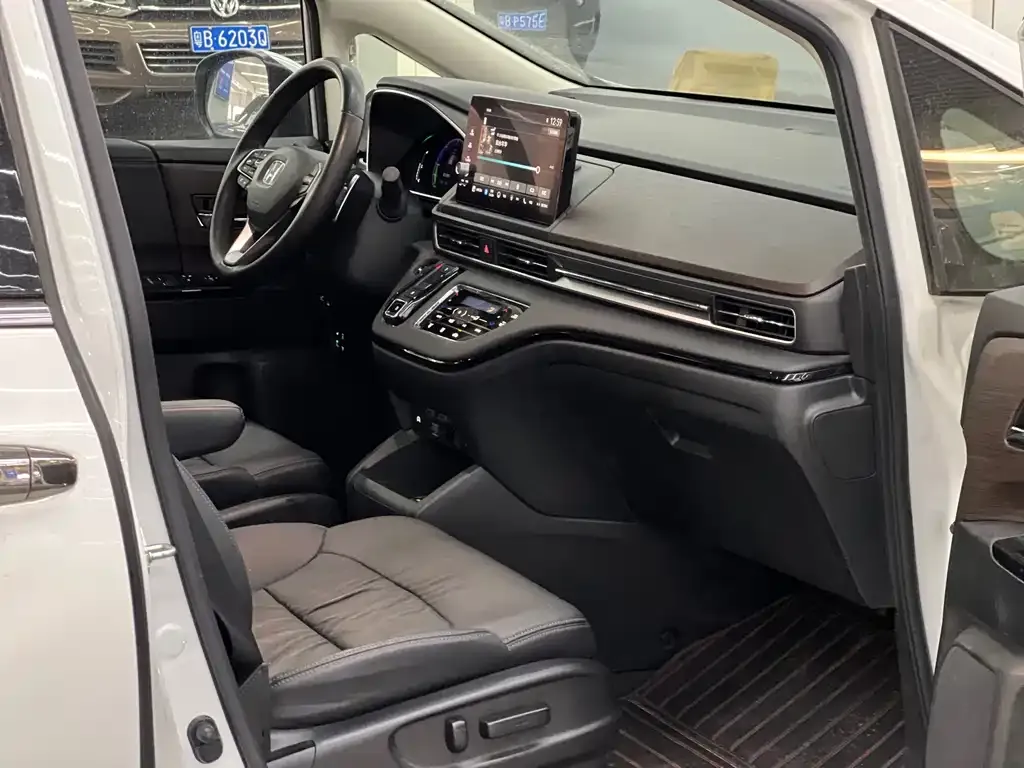 Honda Odyssey — фото 10