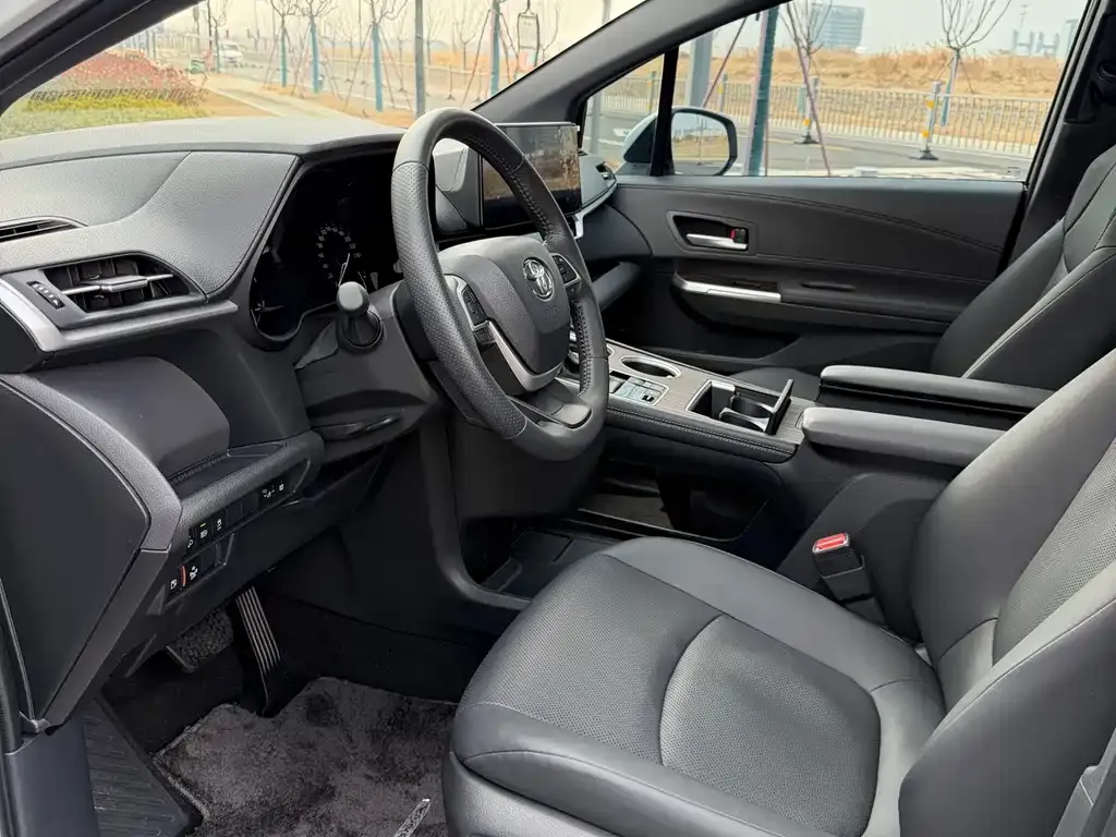 Toyota Sienna 2025 из CN, фото 9