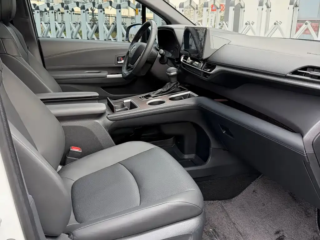 Toyota Sienna 2025 из CN, фото 8