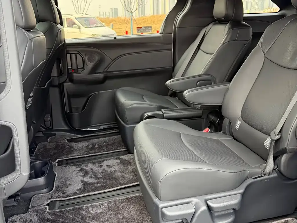 Toyota Sienna 2025 из CN, фото 5