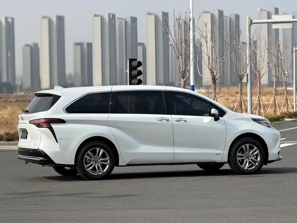 Toyota Sienna 2025 из CN, фото 10