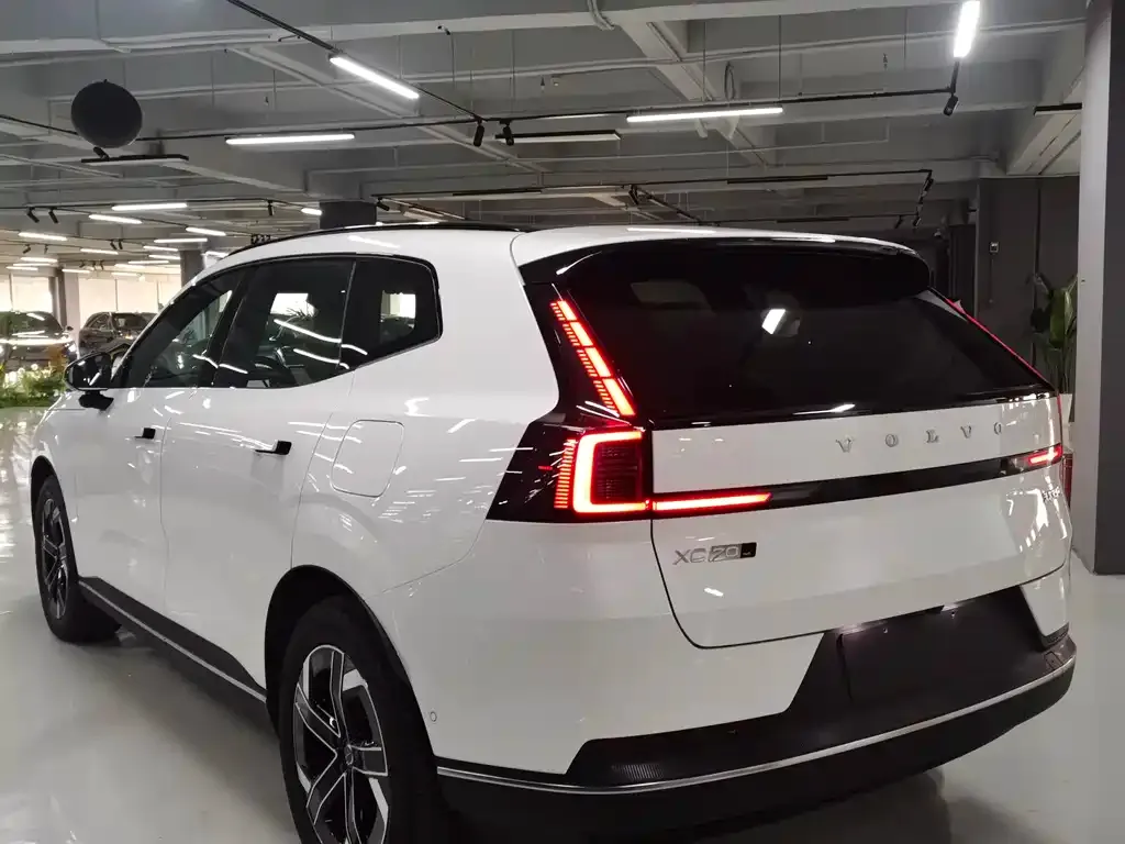 Volvo XC70 Plug-in Hybrid — фото 5