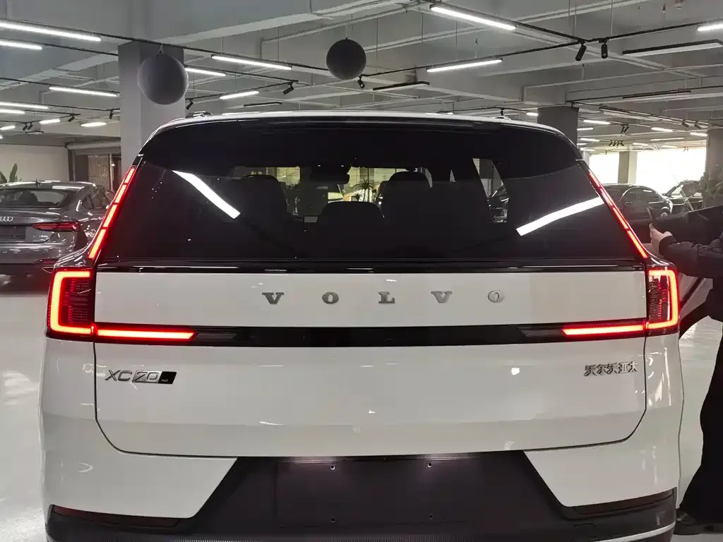 Volvo XC70 Plug-in Hybrid — фото 8