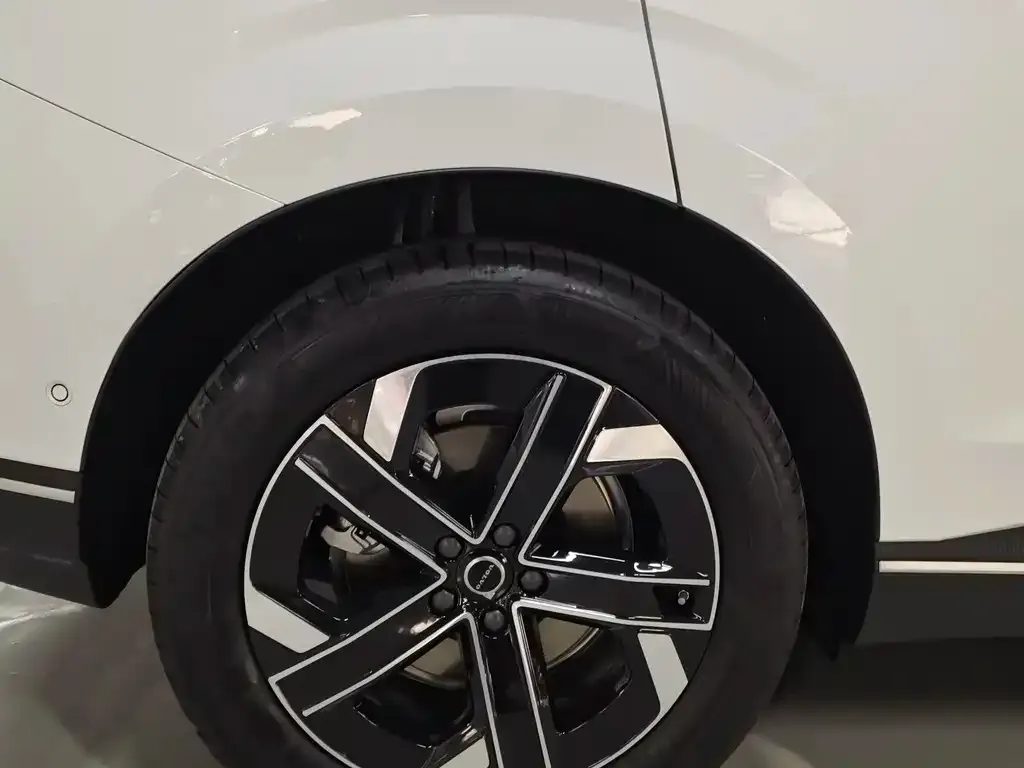 Volvo XC70 Plug-in Hybrid — фото 6