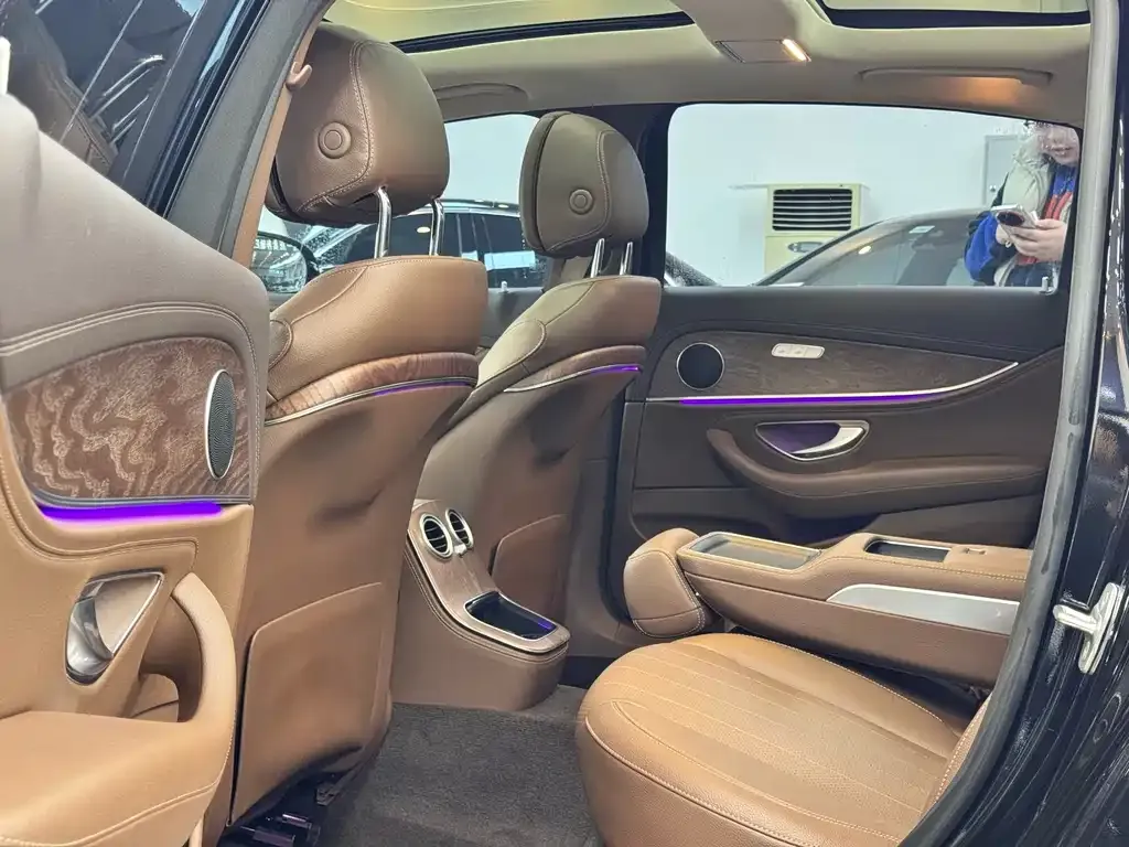 Mercedes-Benz E-Class — фото 5