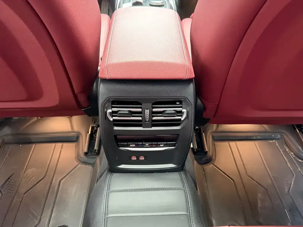 BMW 3 Series 2023 из CN, фото 2