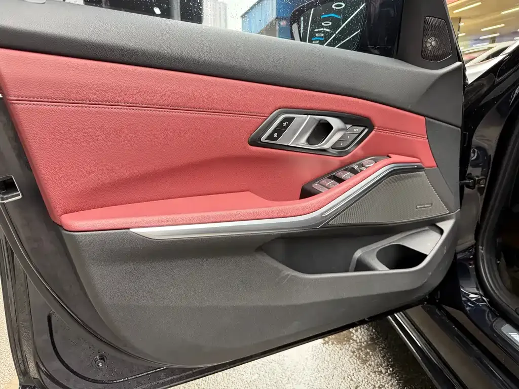 BMW 3 Series 2023 из CN, фото 8