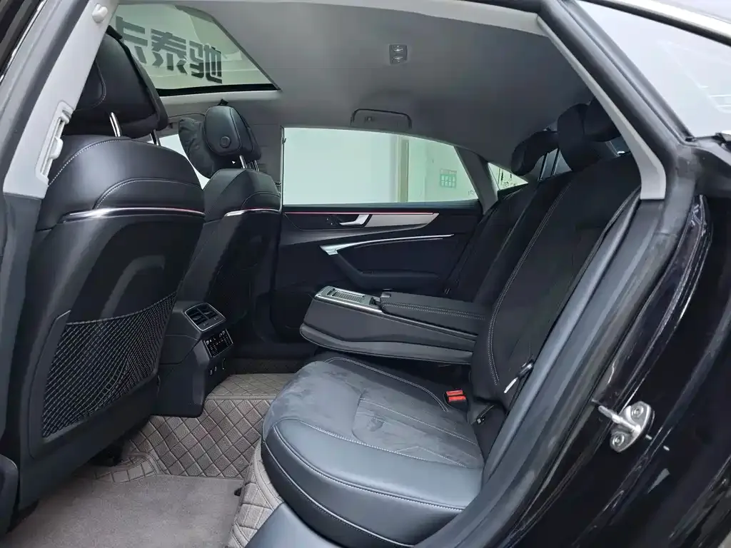 Audi A7L 2024 из CN, фото 5