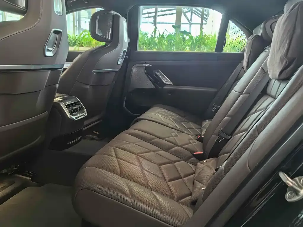 BMW 7 Series 2025 из CN, фото 7