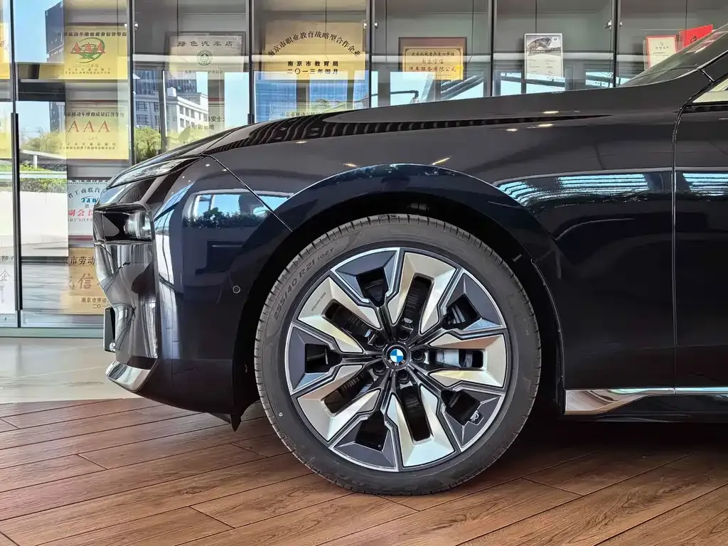 BMW 7 Series 2025 из CN, фото 6