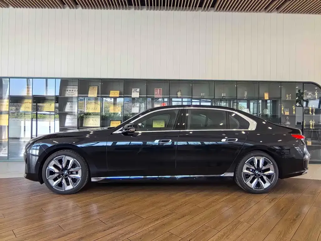 BMW 7 Series 2025 из CN, фото 4