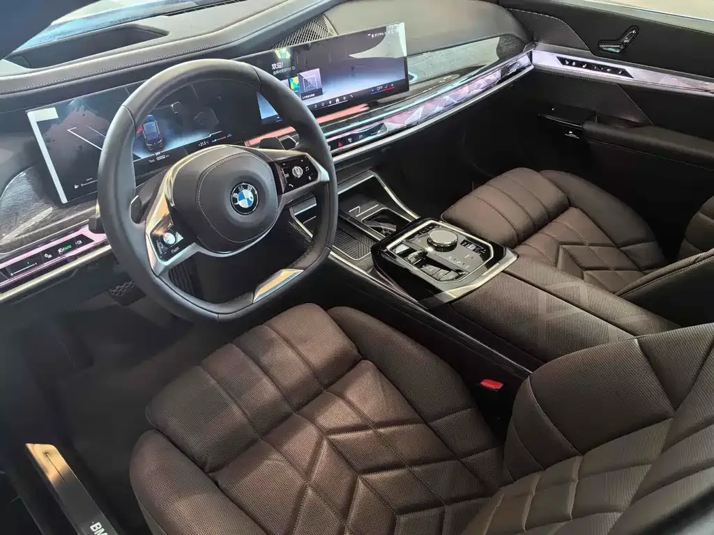 BMW 7 Series 2025 из CN, фото 9