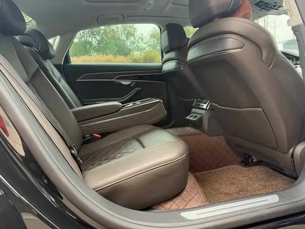 Audi A8 2024 из CN, фото 7
