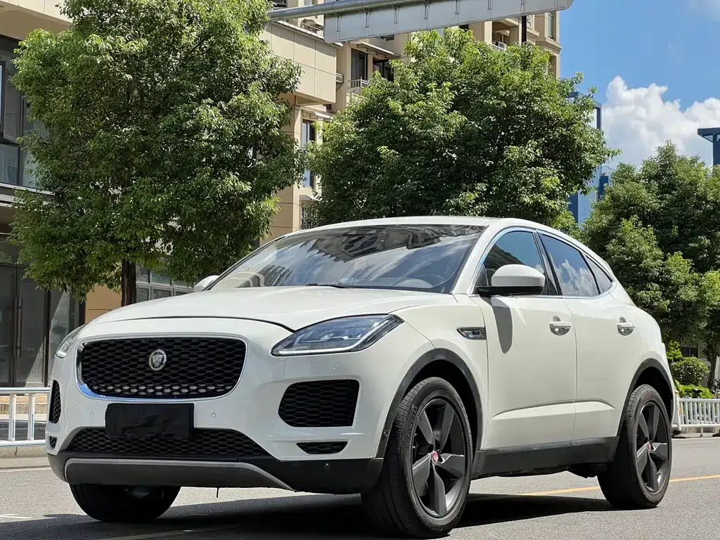 Jaguar E-PACE — фото 1