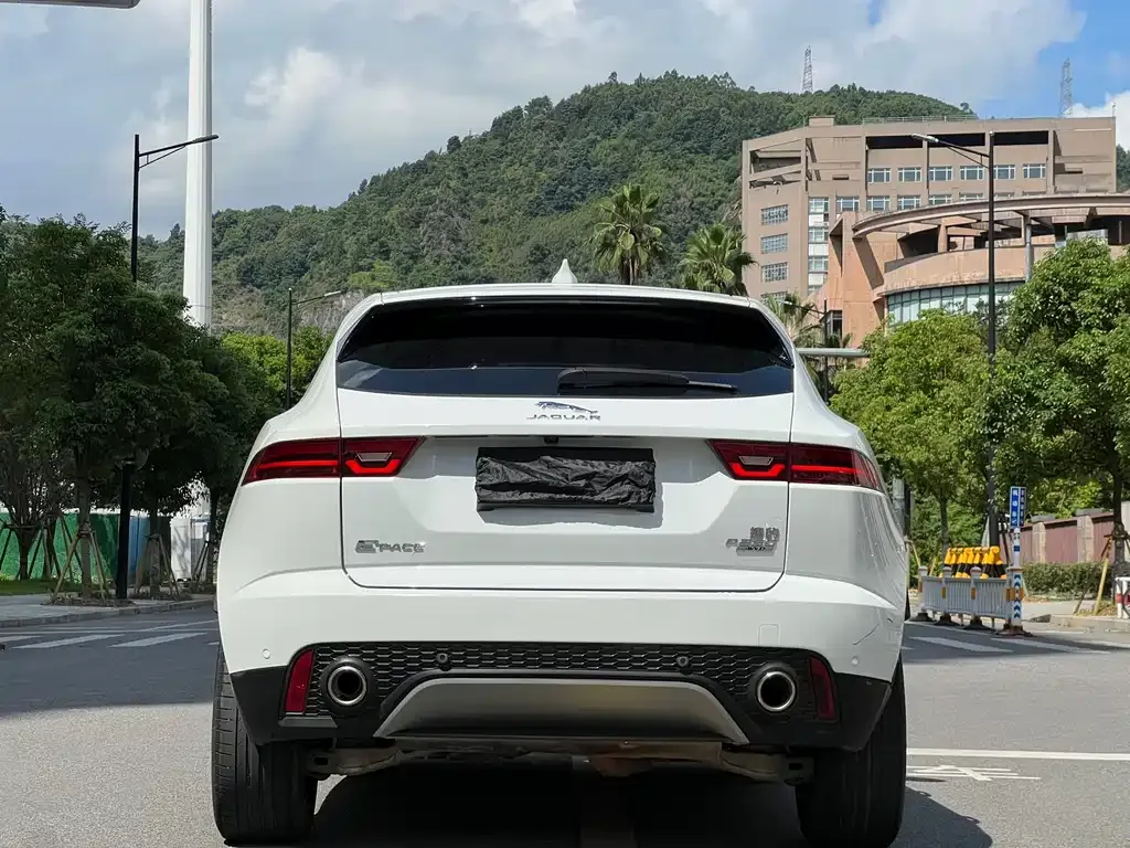 Jaguar E-PACE — фото 4