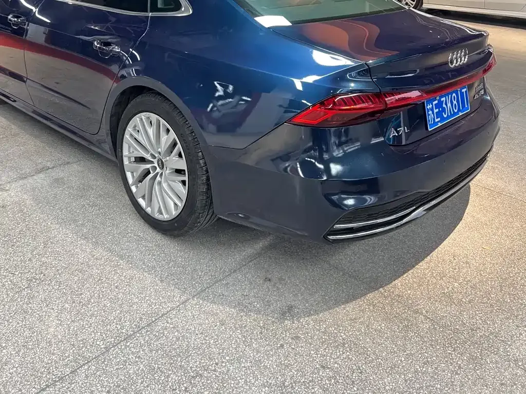 Audi A7L — фото 9