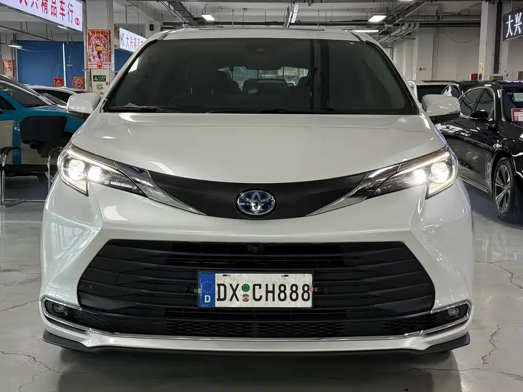 Toyota Sienna 2023 из CN, фото 9