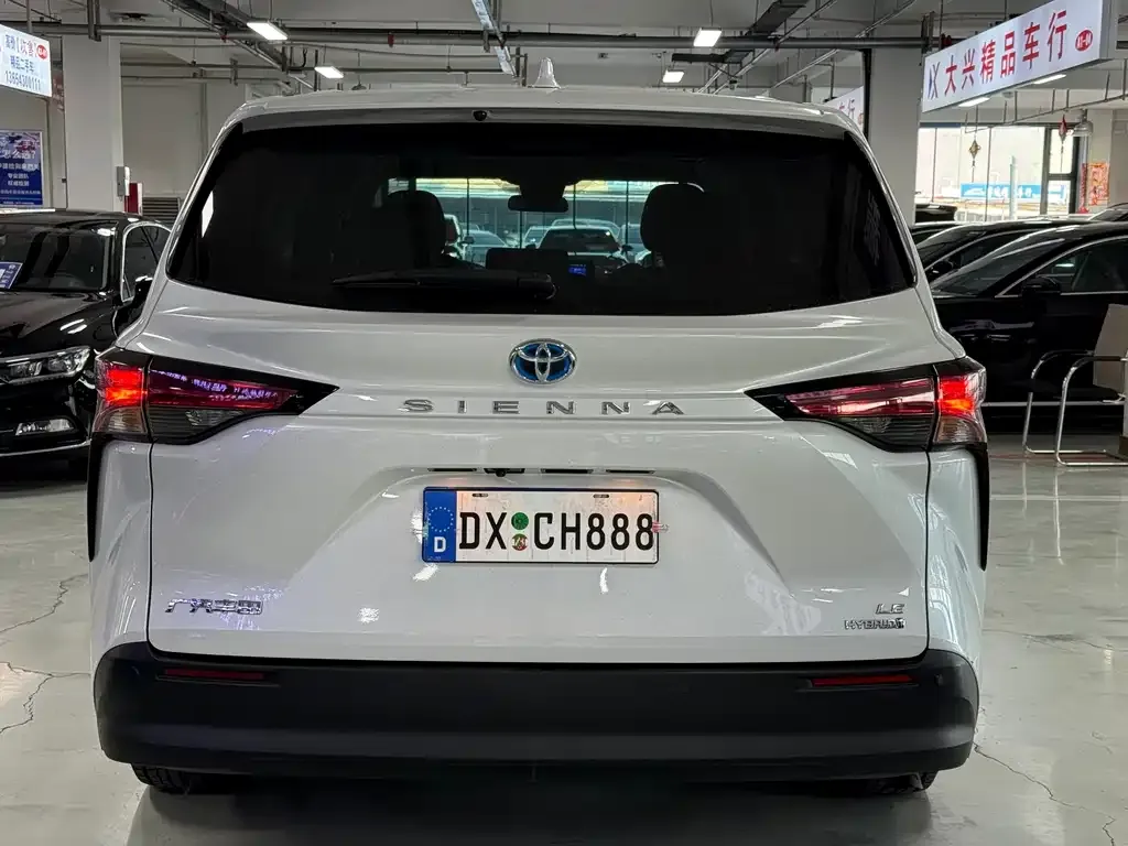 Toyota Sienna 2023 из CN, фото 4