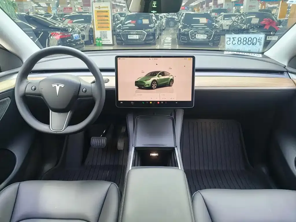 Tesla Model Y — фото 8