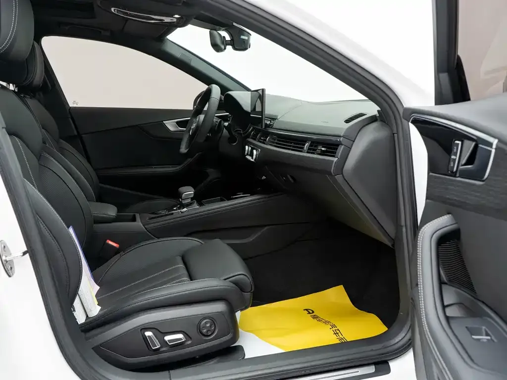 Audi A4L 2024 из CN, фото 3