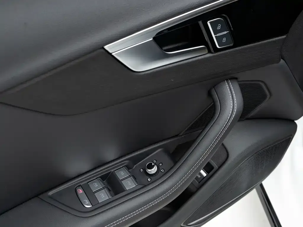 Audi A4L 2024 из CN, фото 8