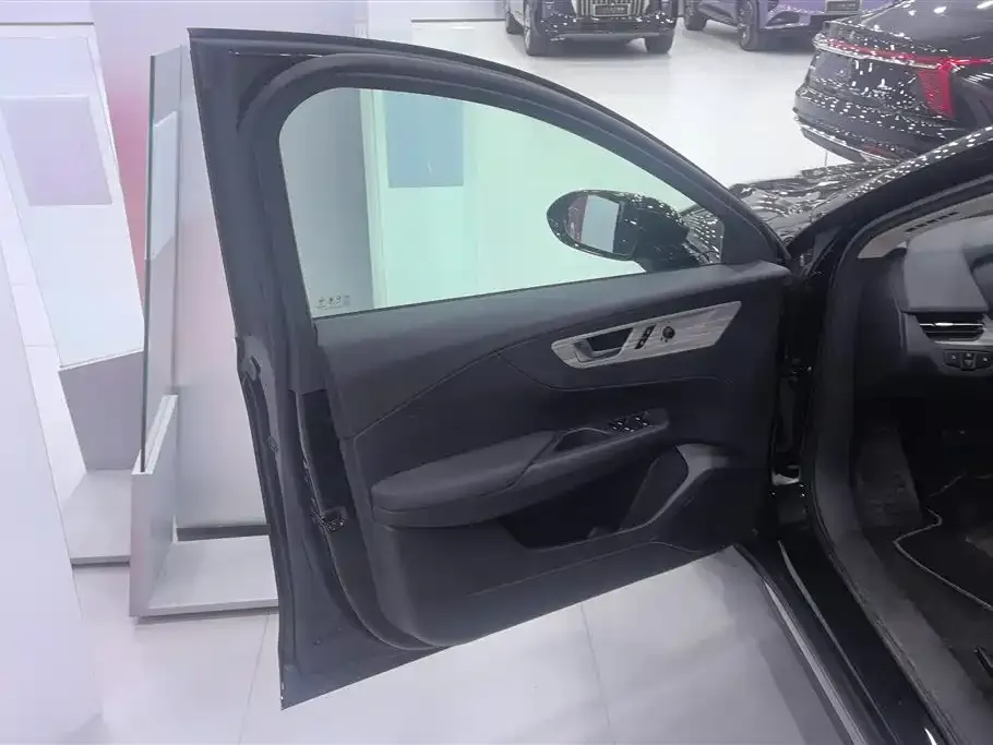 Hongqi E-QM5 2024 из CN, фото 9