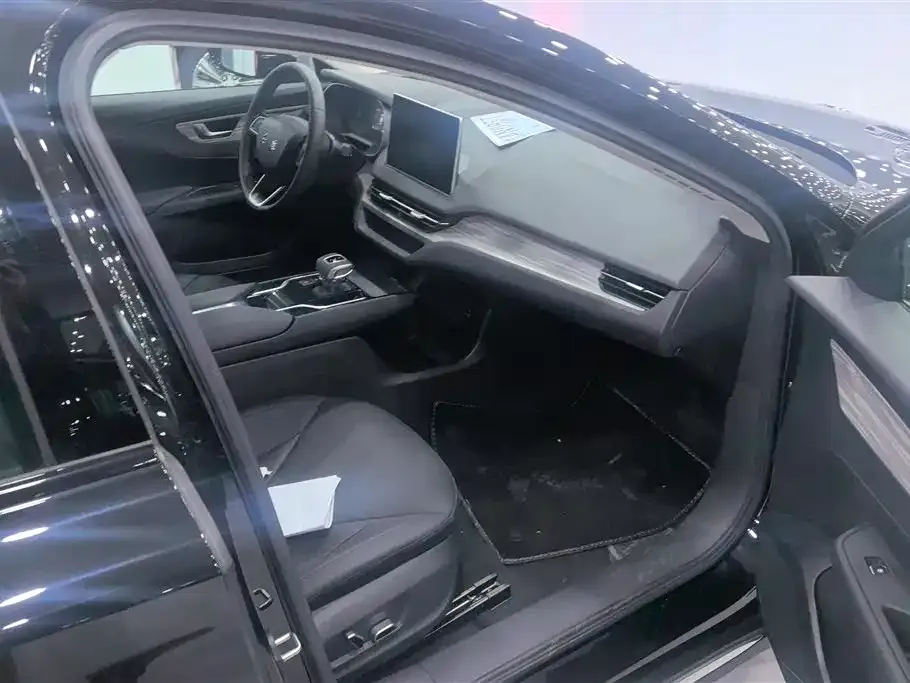 Hongqi E-QM5 2024 из CN, фото 8