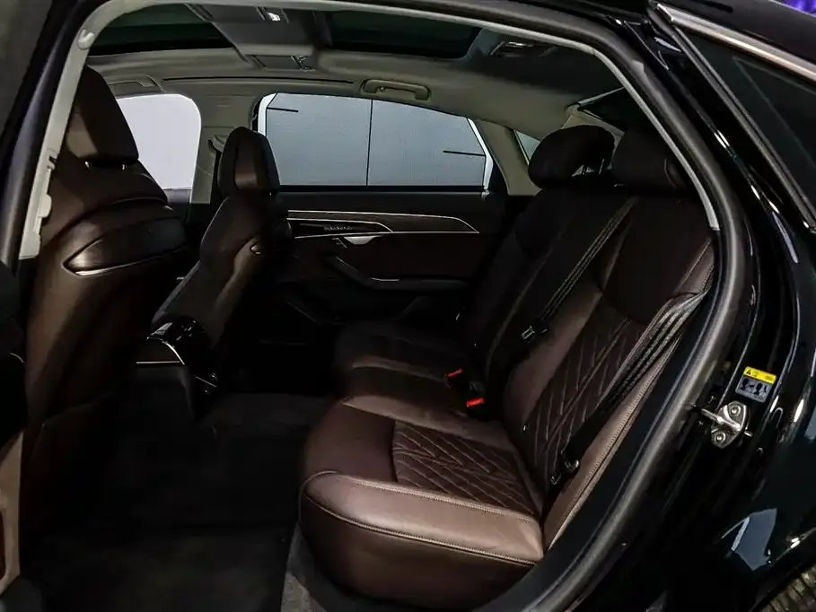 Audi A8 2022 из CN, фото 8