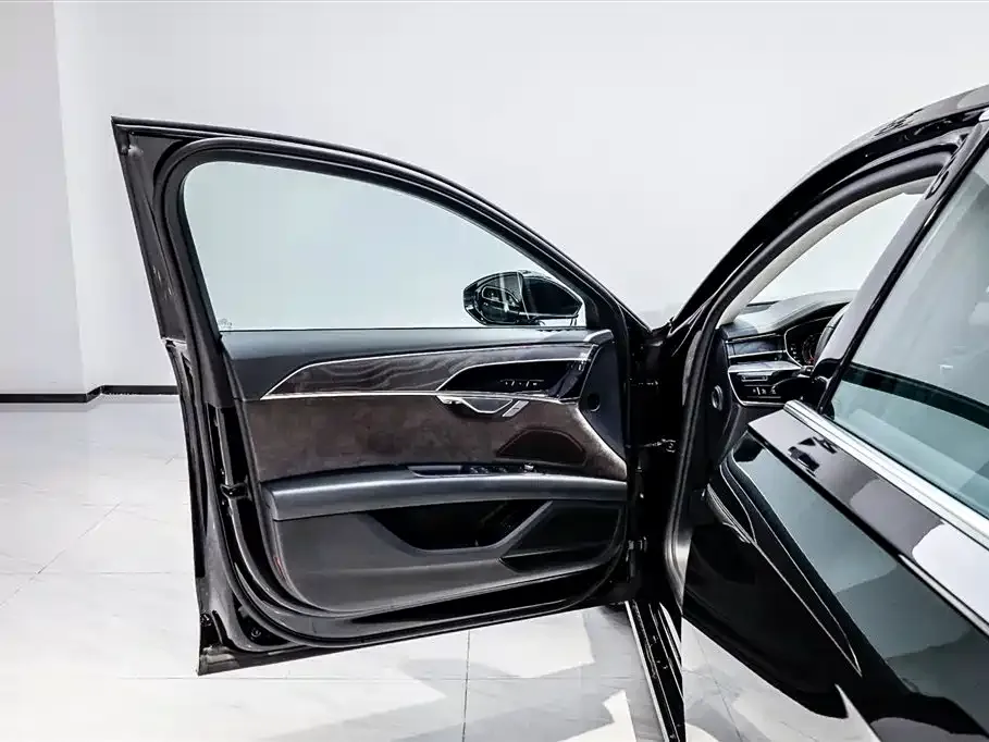 Audi A8 2022 из CN, фото 9