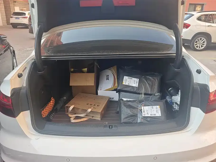 Audi A4L 2021 из CN, фото 10