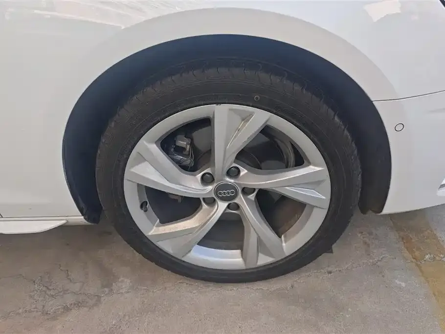 Audi A4L 2021 из CN, фото 5